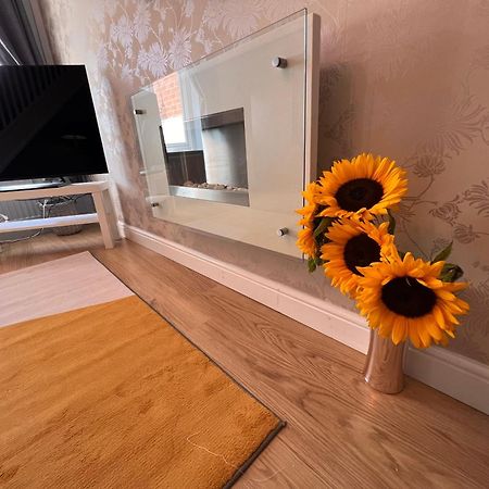 Contractors Or Family House - M1 Nottingham - Ikea Retail Park - Catkin Drive - 2 Bed Home With Driveway, Private Garden, Sleeps 4 - Tv'S In All Rooms Giltbrook Экстерьер фото