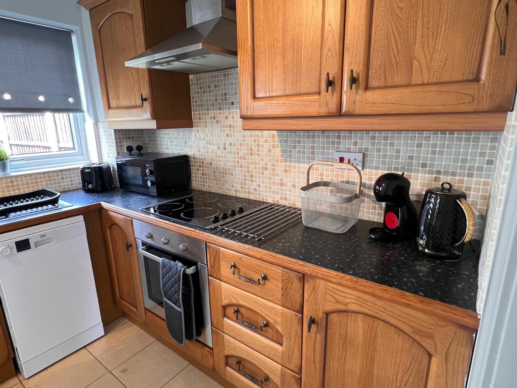 Contractors Or Family House - M1 Nottingham - Ikea Retail Park - Catkin Drive - 2 Bed Home With Driveway, Private Garden, Sleeps 4 - Tv'S In All Rooms Giltbrook Экстерьер фото