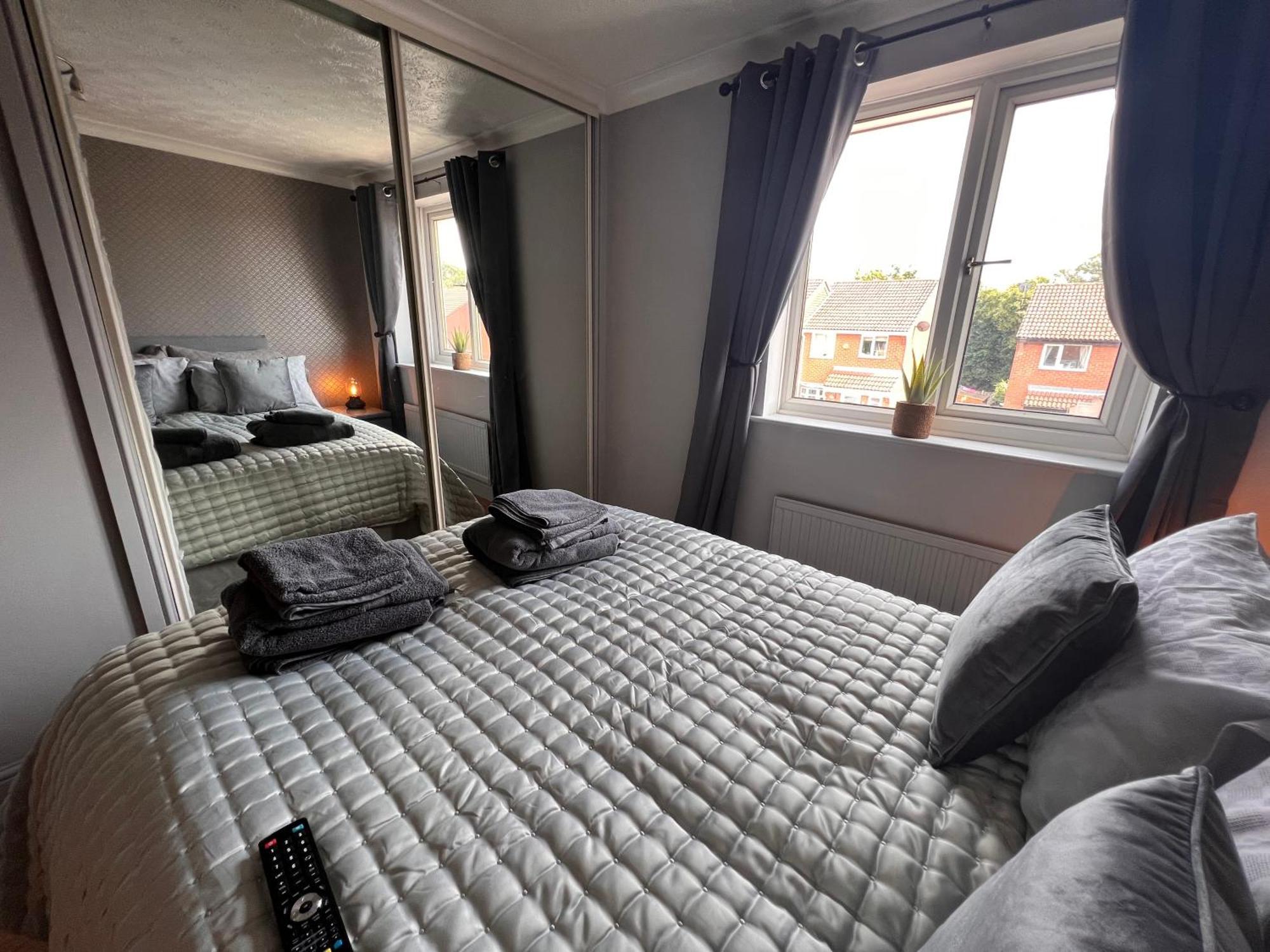 Contractors Or Family House - M1 Nottingham - Ikea Retail Park - Catkin Drive - 2 Bed Home With Driveway, Private Garden, Sleeps 4 - Tv'S In All Rooms Giltbrook Экстерьер фото