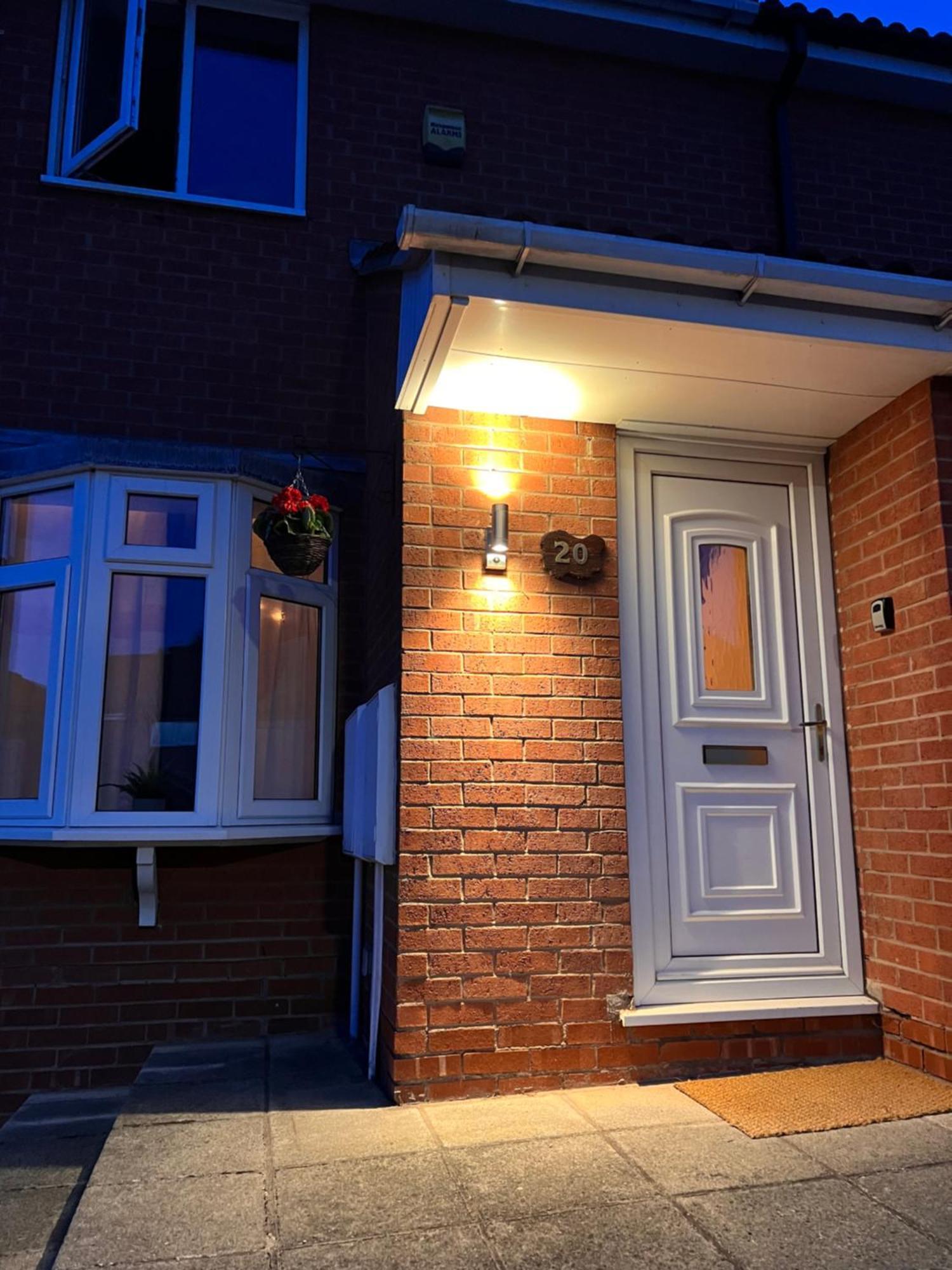 Contractors Or Family House - M1 Nottingham - Ikea Retail Park - Catkin Drive - 2 Bed Home With Driveway, Private Garden, Sleeps 4 - Tv'S In All Rooms Giltbrook Экстерьер фото